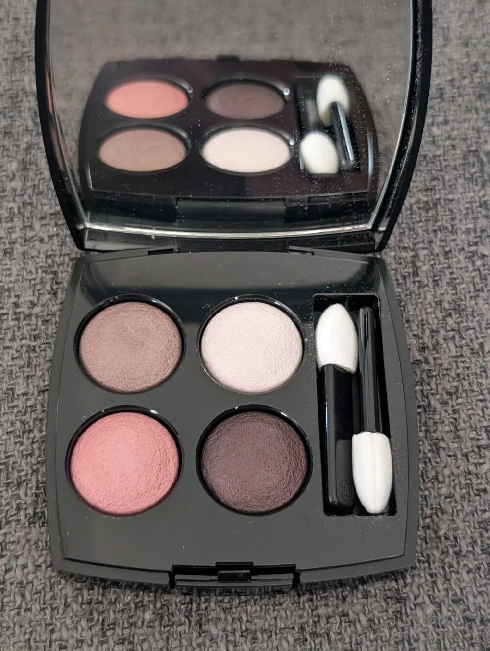 CHANEL four pan